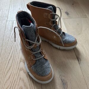Sorel Joan Explorer Boots 7.5